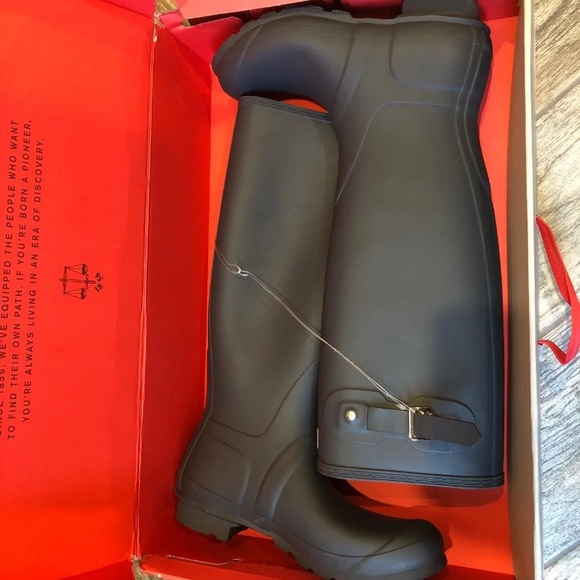 New in box authentic hunter boots - Picture 5 of 5